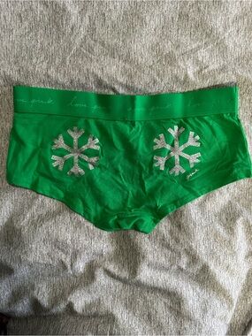 Victoria's Secret Green Snowflake Shortie Panty Size M NWT